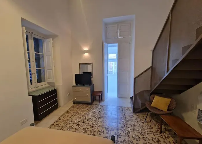 No 60, 2Nd Floor, Centrally Located, Fully Equipped Studio Apt