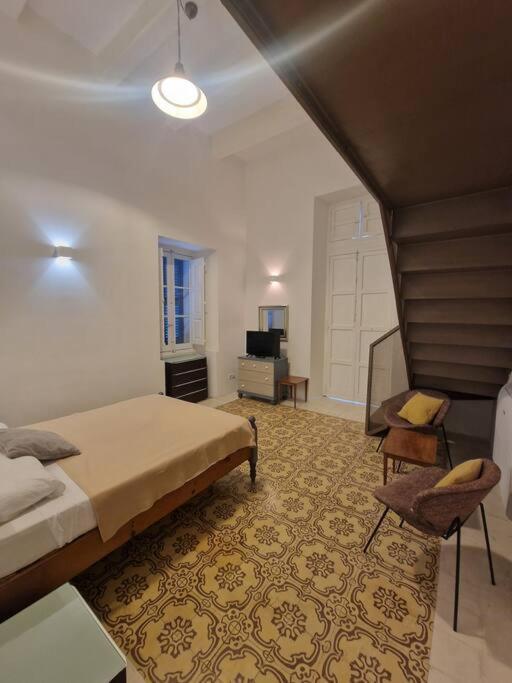 No 60, 2nd Floor, Centrally Located, Fully Equipped Appartement *